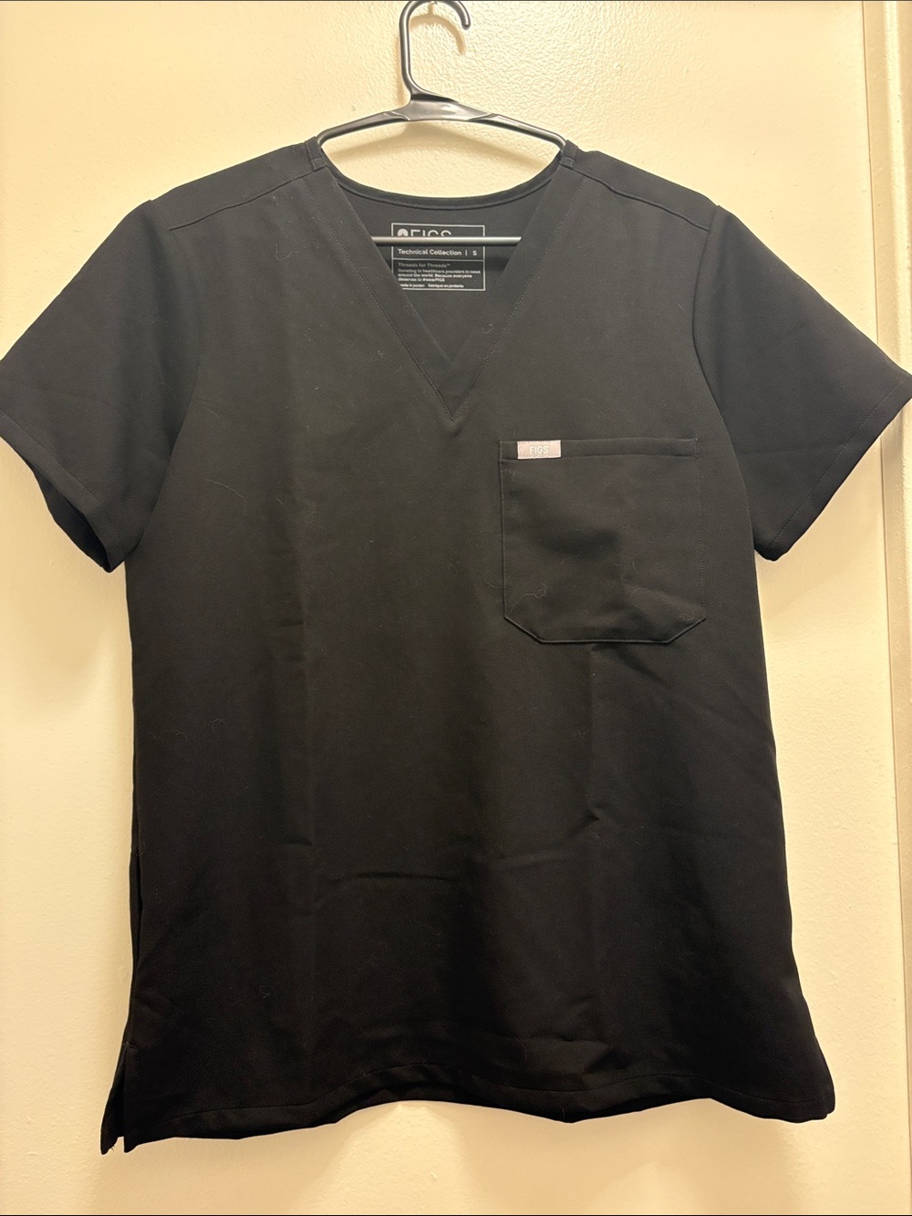 Figs Woman’s Black V-Neck Pocket Shirt